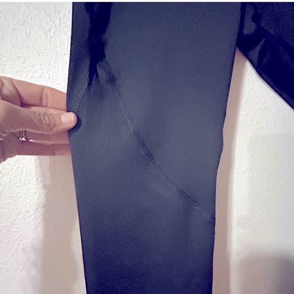 Layer 8 Black Capri Workout Pants Sz XS AWESOME 😎 - Picture 3 of 8